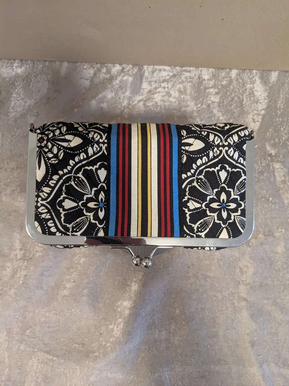 Vera Bradley Kiss & Make Up Cosmetic Bag- Barcelona - RARE Retired 2010